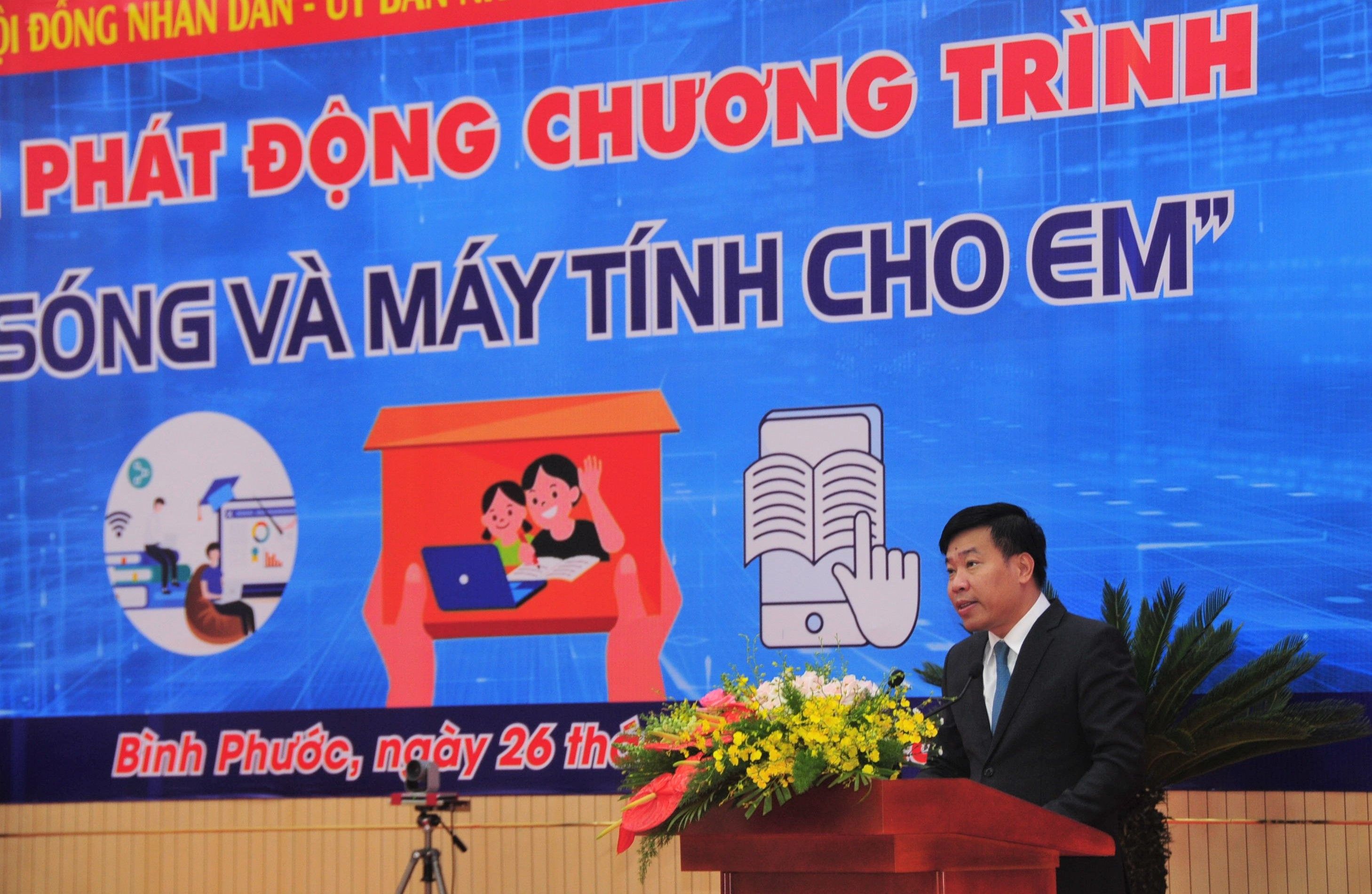 Bình Phước phát động chương trình “Sóng và máy tính cho em”