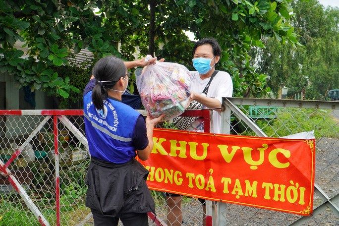 TP Hồ Chí Minh chuyển 3.000 túi an sinh tới tay người dân khó khăn