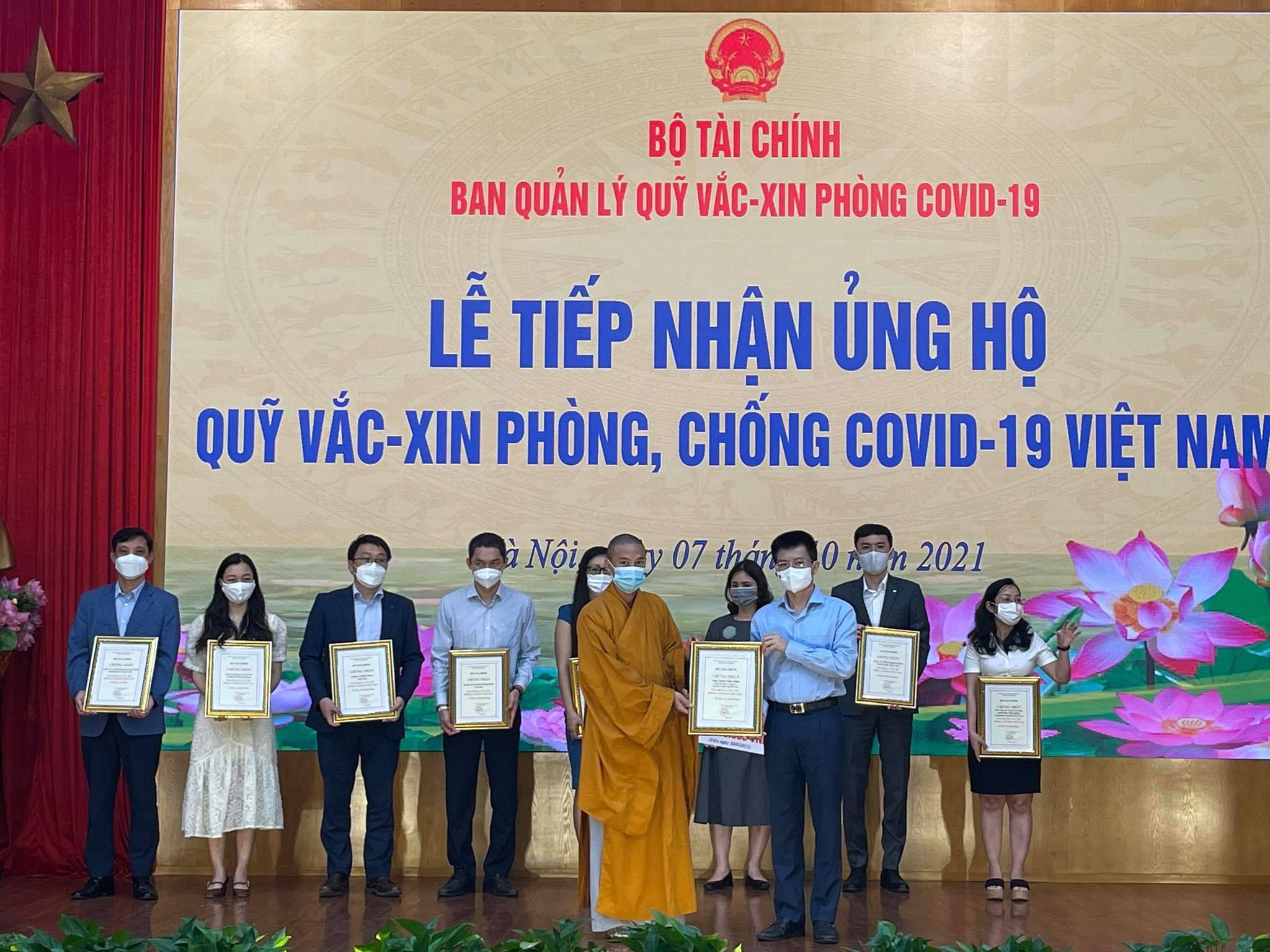 Tiếp nhận thêm 4 tỷ đồng tiền ủng hộ Quỹ vắc xin phòng COVID-19