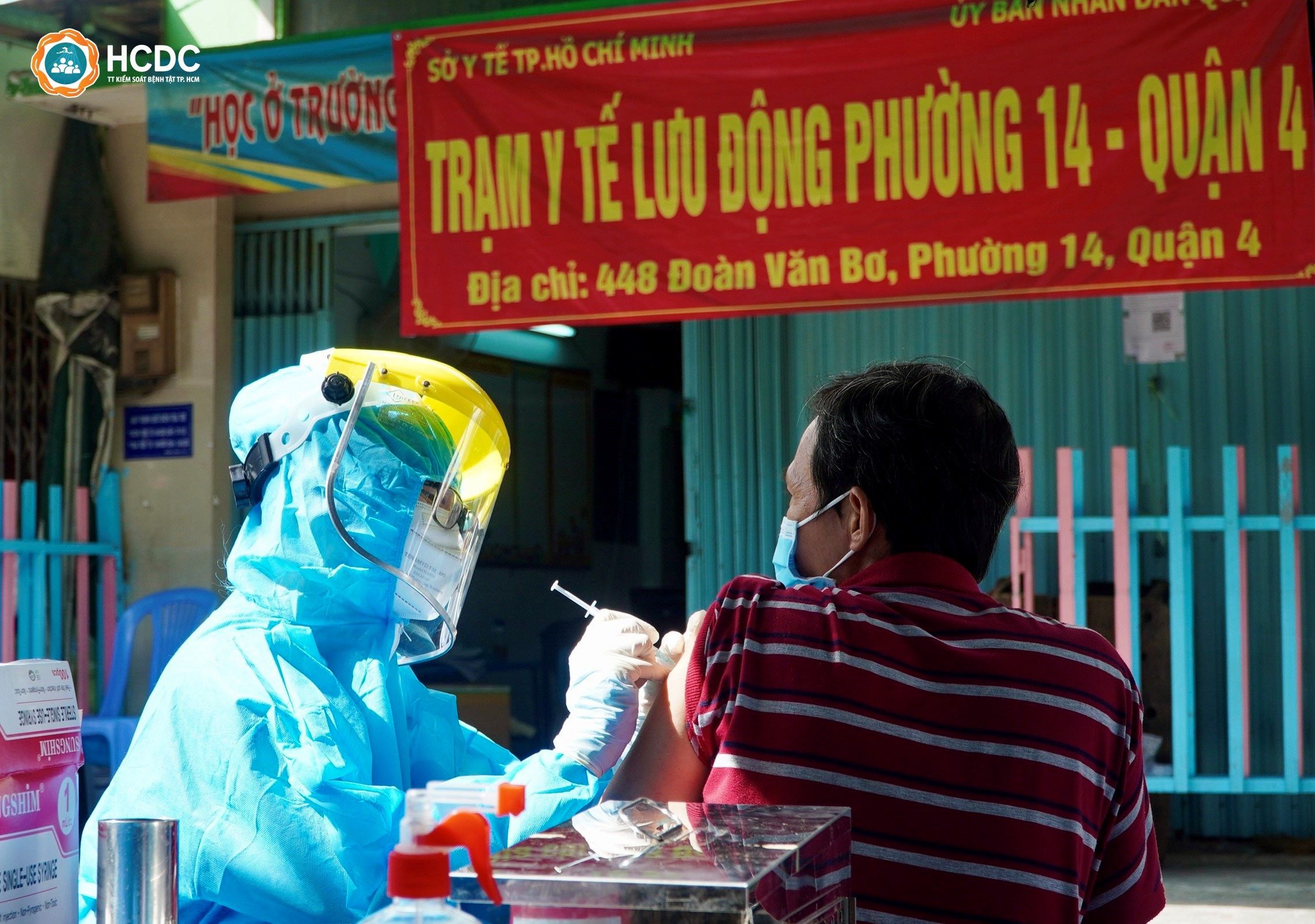 Vắc xin - chìa khóa quan trọng để thích ứng trong tình hình mới