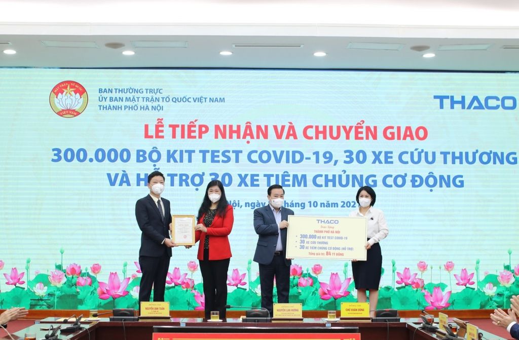 Hà Nội tiếp nhận nhiều vật tư, phương tiện ủng hộ phòng, chống dịch