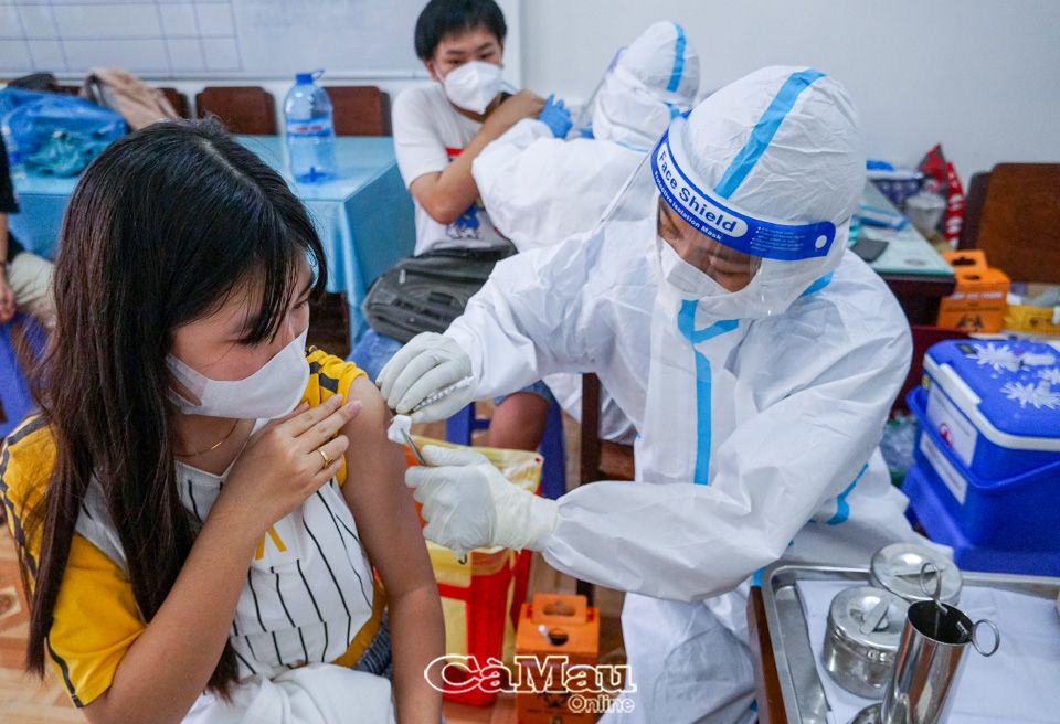 Nhiều tỉnh phía Nam triển khai tiêm vaccine phòng COVID-19 cho trẻ em