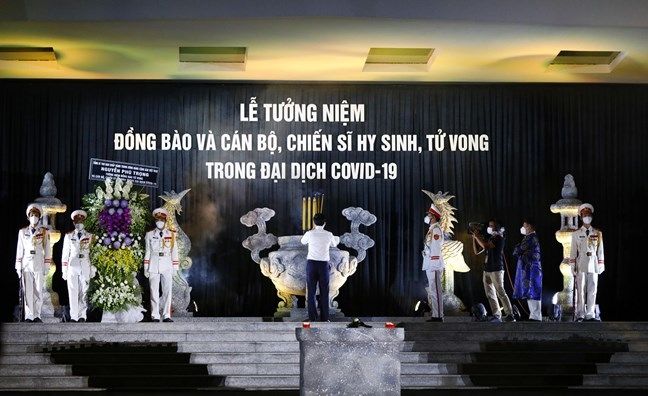 Tưởng niệm đồng bào và cán bộ, chiến sỹ hy sinh, tử vong trong đại dịch COVID-19