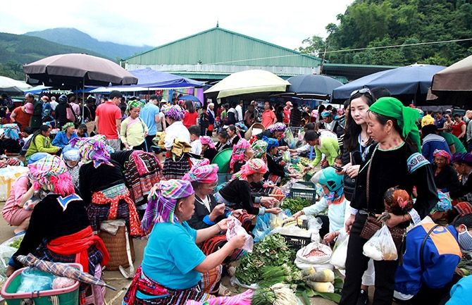 Hấp dẫn chợ phiên San Thàng