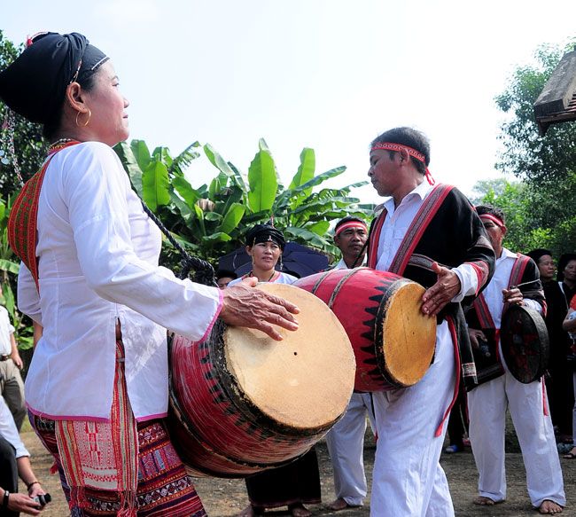 Tinh tế nhịp trống đôi Chăm H’roi