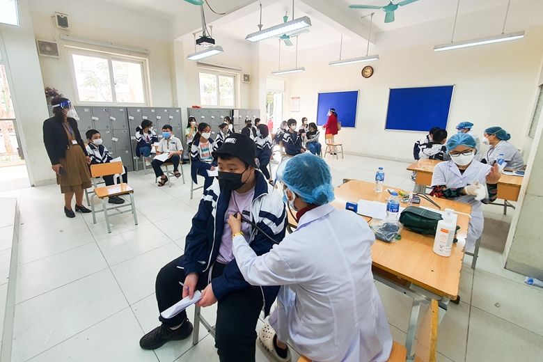 Hà Nội: Thông tin "Dừng tiêm vaccine cho trẻ vì có học sinh mắc COVID-19" là không đúng