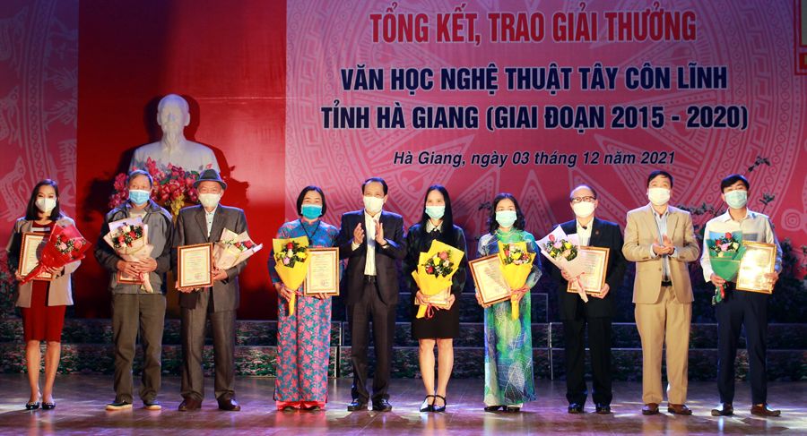 Trao giải thưởng Văn học nghệ thuật Tây Côn Lĩnh