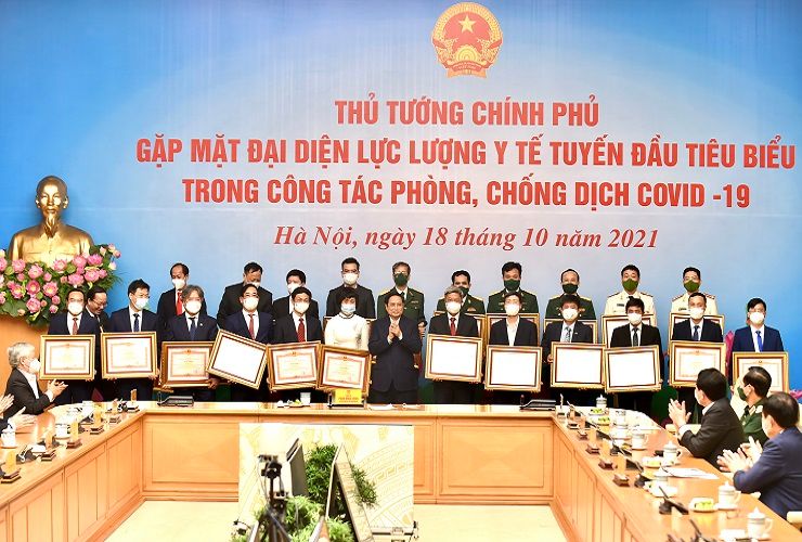 Thủ tướng tặng Bằng khen cho 42 tập thể, cá nhân xuất sắc trong phòng, chống dịch