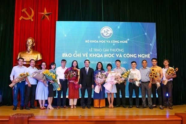 Giải báo chí KH&CN: Kết nối tình yêu khoa học giữa các nhà nghiên cứu với thế hệ trẻ