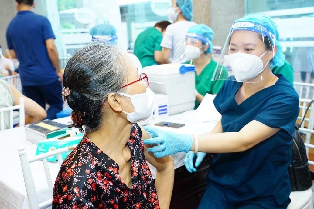 Hoàn tất tiêm vaccine phòng COVID-19 mũi bổ sung, nhắc lại trong quý I/2022