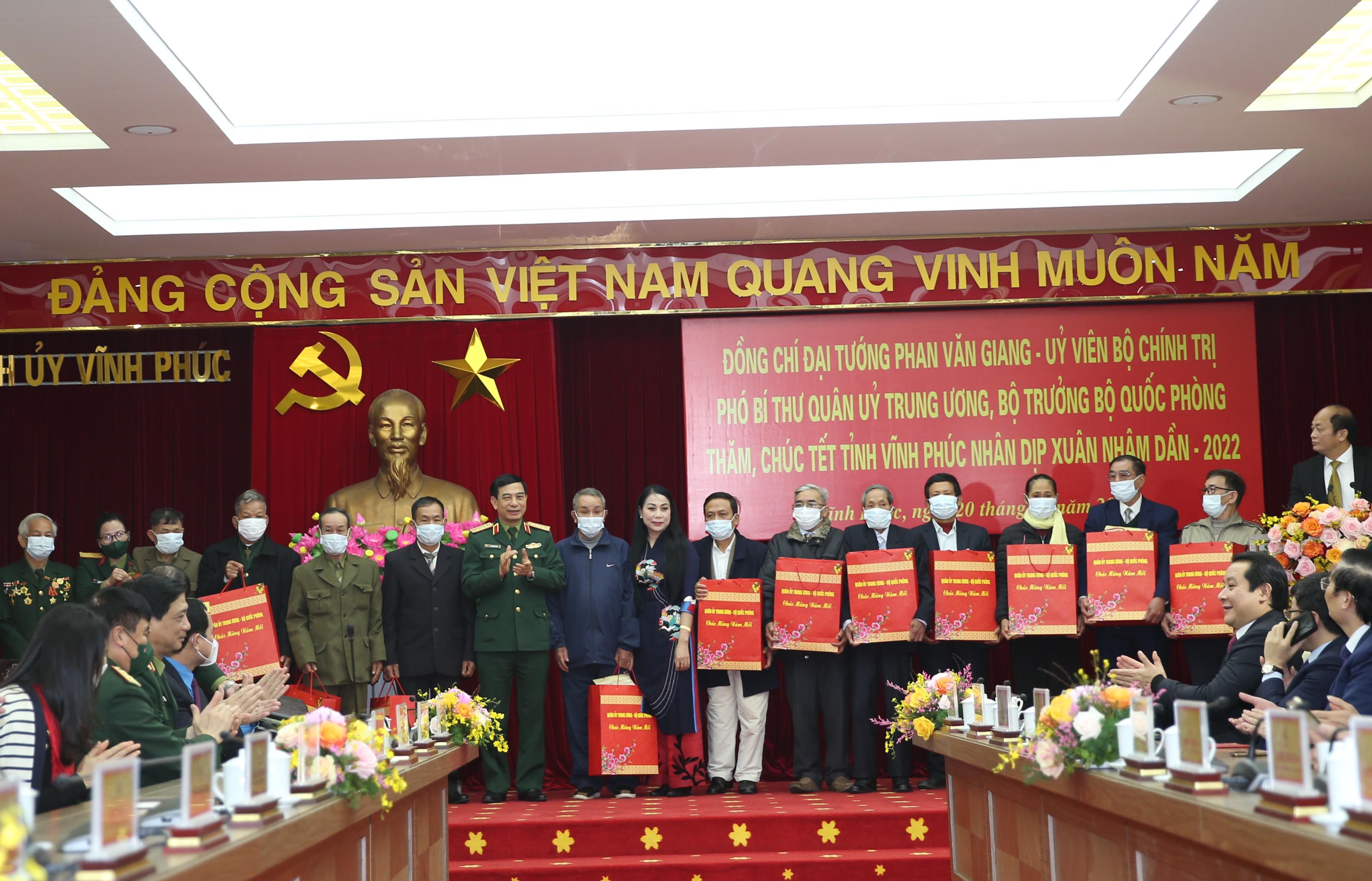 Đại tướng Phan Văn Giang thăm, chúc Tết tại Vĩnh Phúc và Hưng Yên