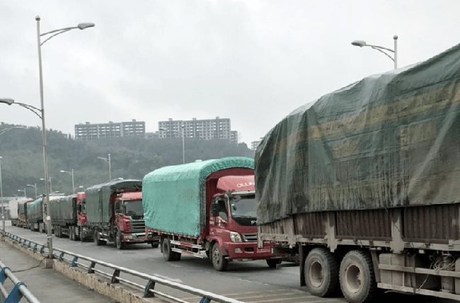 Bác bỏ thông tin tạm dừng thông quan hàng hóa qua cửa khẩu Lào Cai