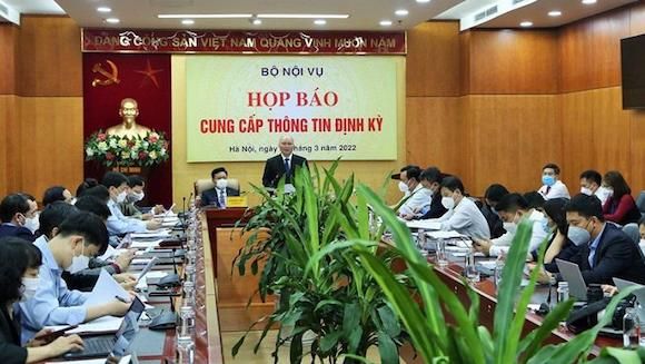 Bộ Nội vụ “lên tiếng” vụ Trưởng khoa Đại học Luật Hà Nội bị tố vi phạm đạo đức