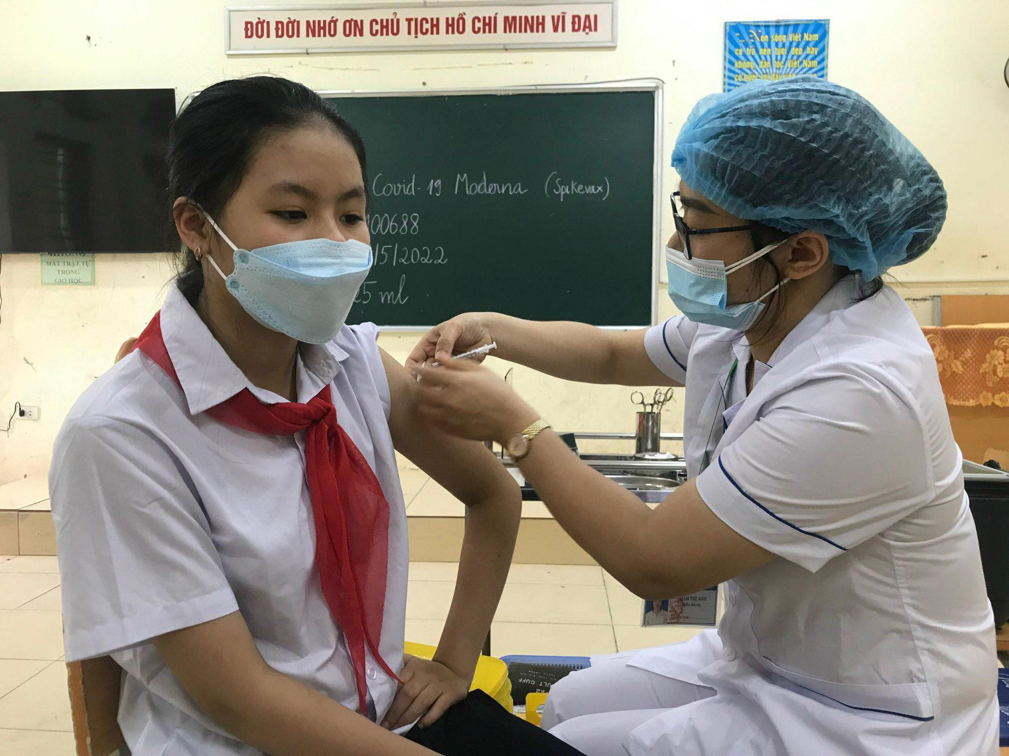 Hà Nội: Gần 1.000 trẻ 11 tuổi được tiêm vaccine phòng COVID-19