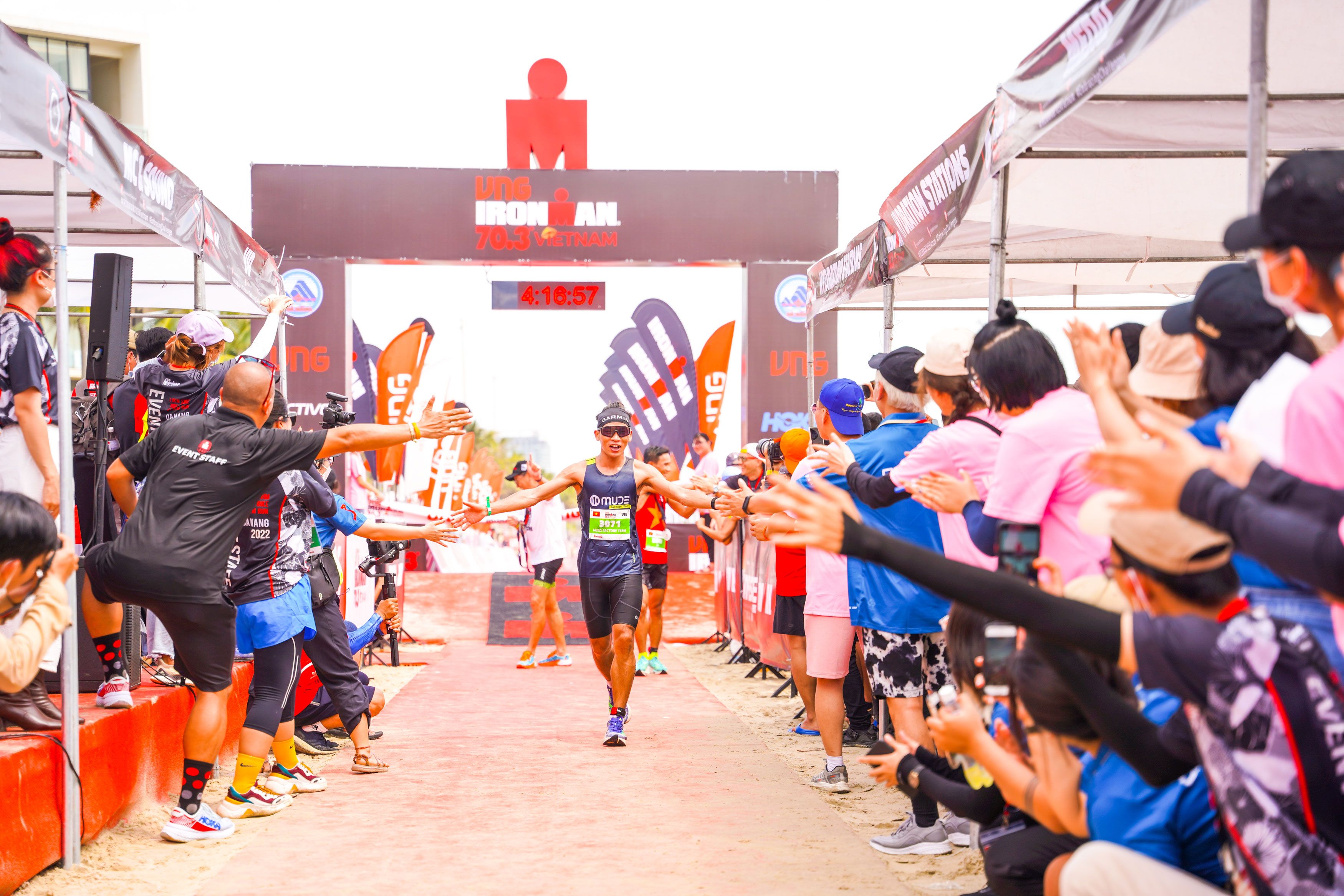 Gần 1.500 “người sắt” thi đấu tại VNG IRONMAN 70.3 Việt Nam