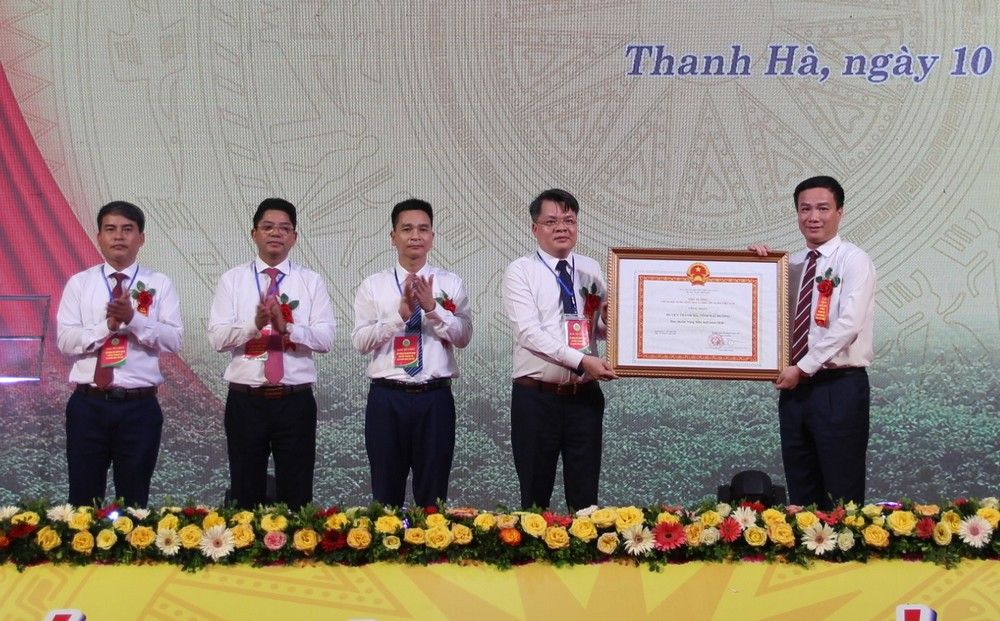 Thanh Hà đón bằng công nhận huyện đạt chuẩn nông thôn mới