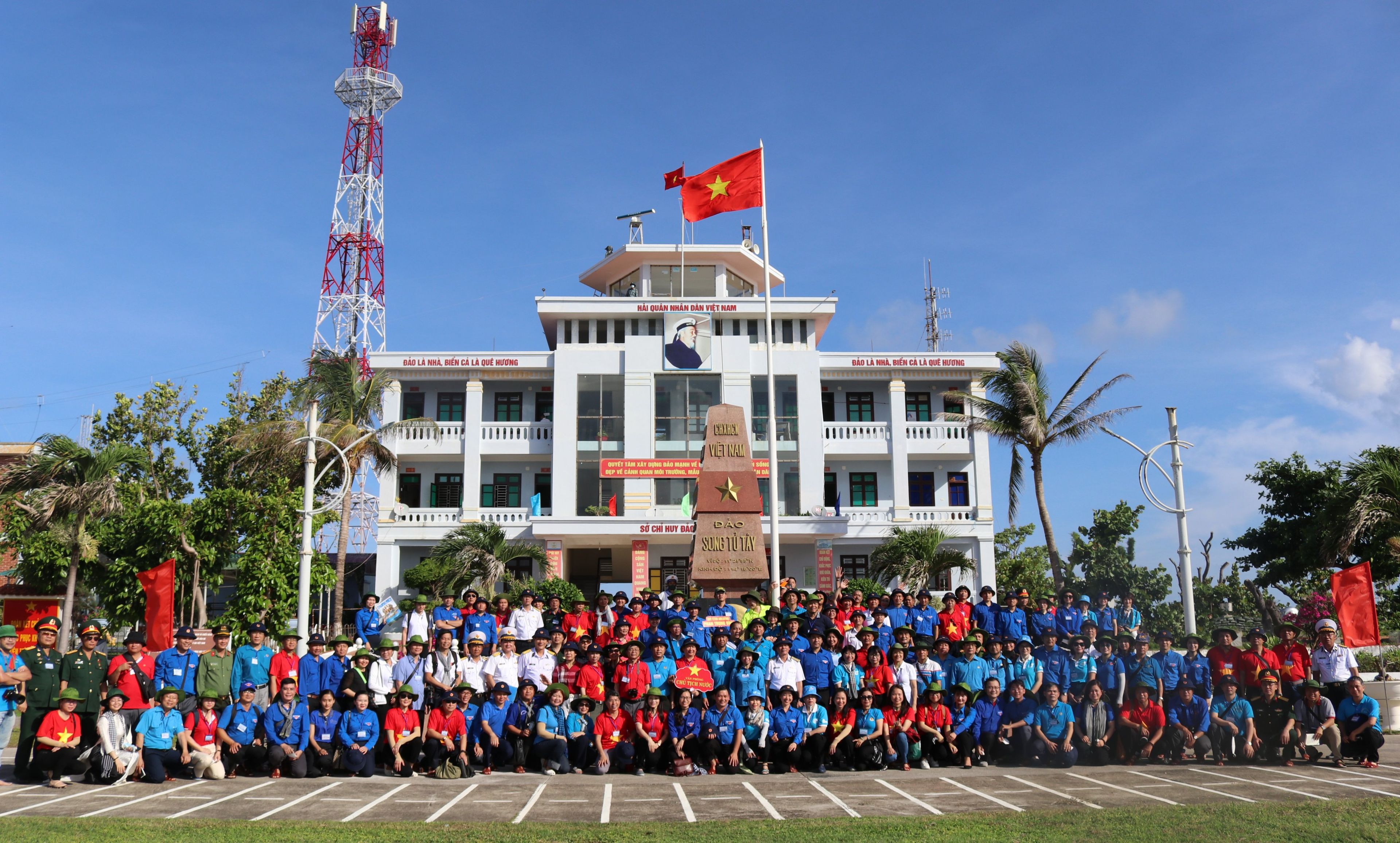 Hành trình “Tuổi trẻ vì biển, đảo quê hương” đến với quân, dân huyện đảo Trường Sa và Nhà giàn DK1