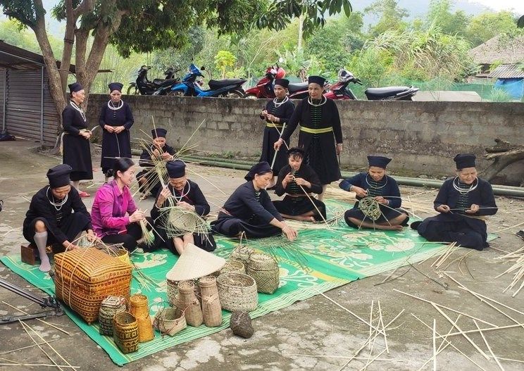 Bảo tồn nghề đan lát truyền thống của người Tày ở Hà Giang