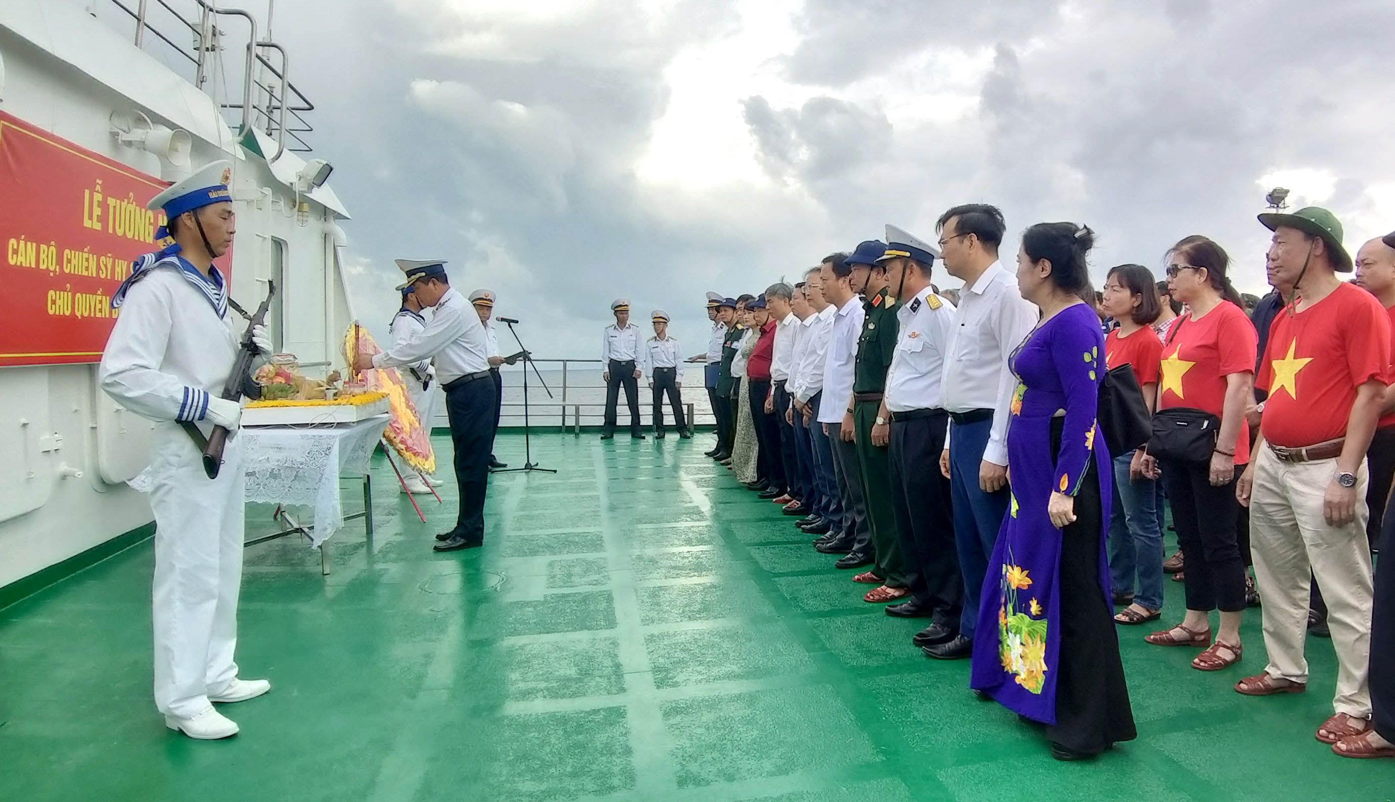 Thiêng liêng tưởng niệm các liệt sĩ hy sinh vì chủ quyền biển, đảo Tổ quốc