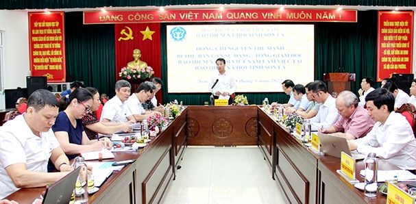 Đại diện lãnh đạo BHXH Việt Nam làm việc với BHXH tỉnh Sơn La