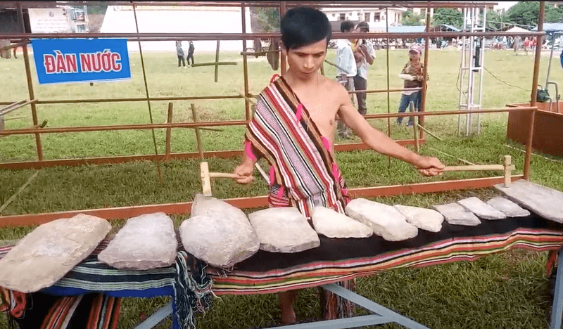 Để tiếng đàn đá trên đỉnh Ngọc Linh mãi ngân vang