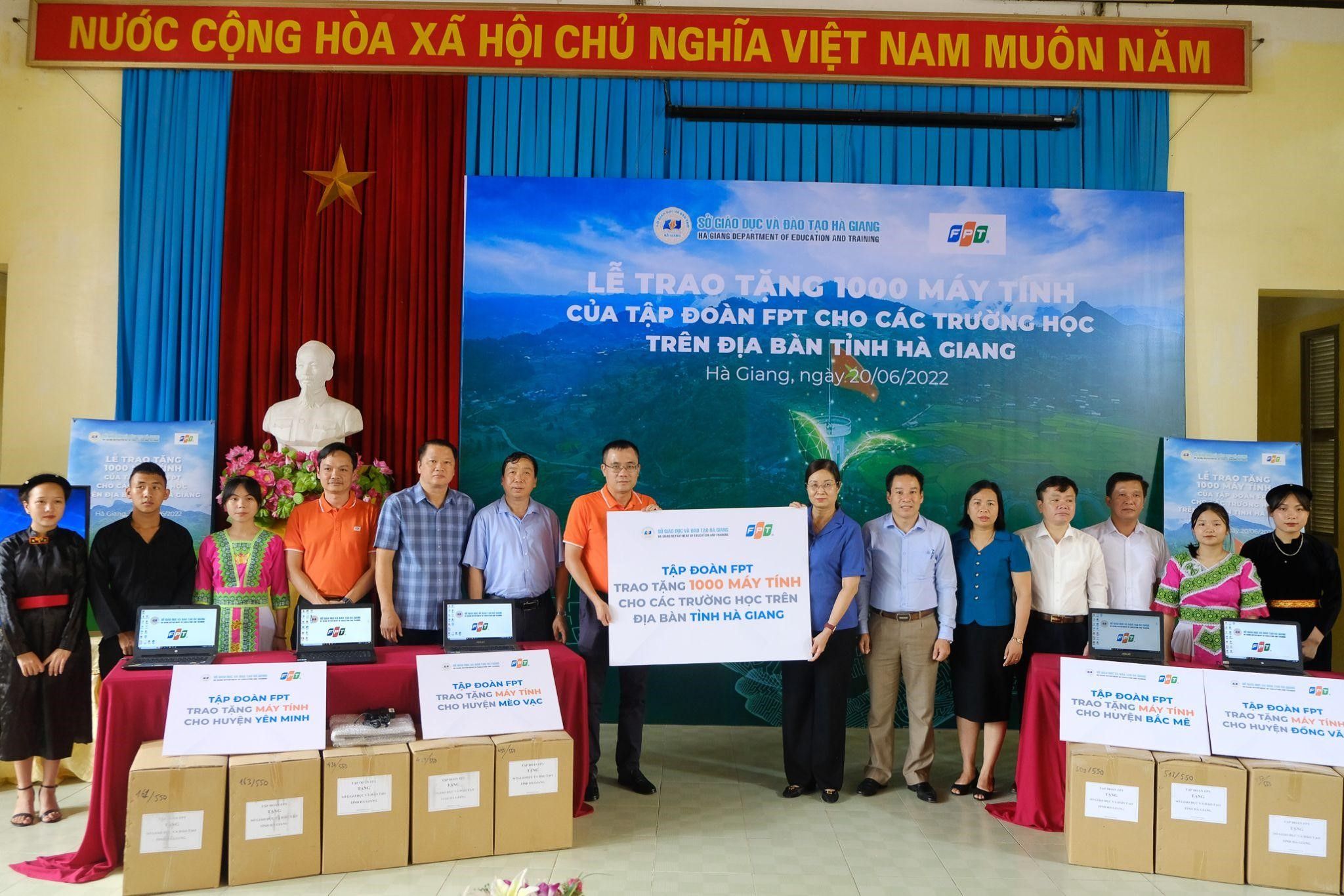 FPT trao tặng 1.000 máy tính cho học sinh tỉnh Hà Giang