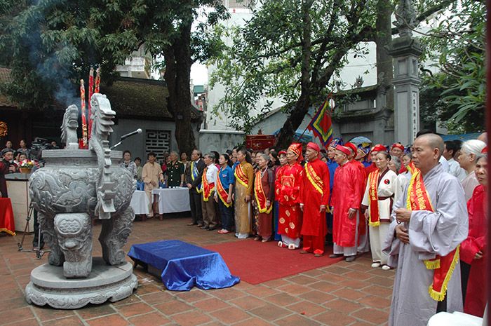 Hội làng Yên Thái