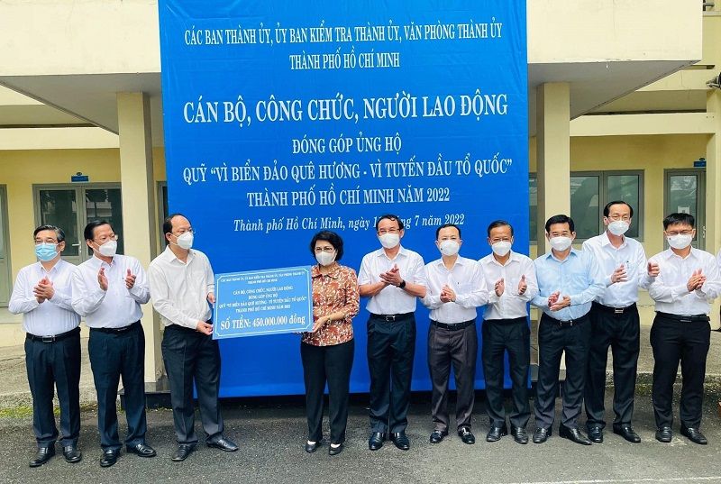 Cán bộ, công chức TP Hồ Chí Minh ủng hộ Quỹ “Vì biển đảo quê hương – Vì tuyến đầu Tổ quốc”