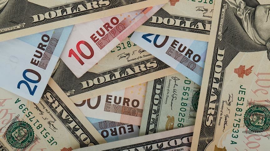 Đồng euro giảm xuống mức thấp nhất trong vòng 20 năm