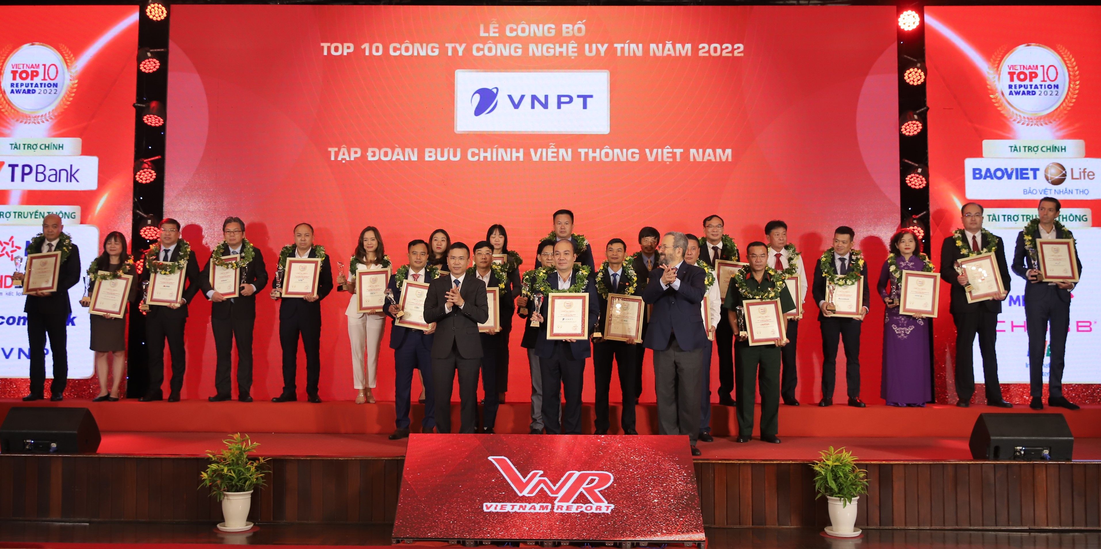 VNPT và VinaPhone tiếp tục lọt top 10 Công ty Công nghệ thông tin – viễn thông uy tín 