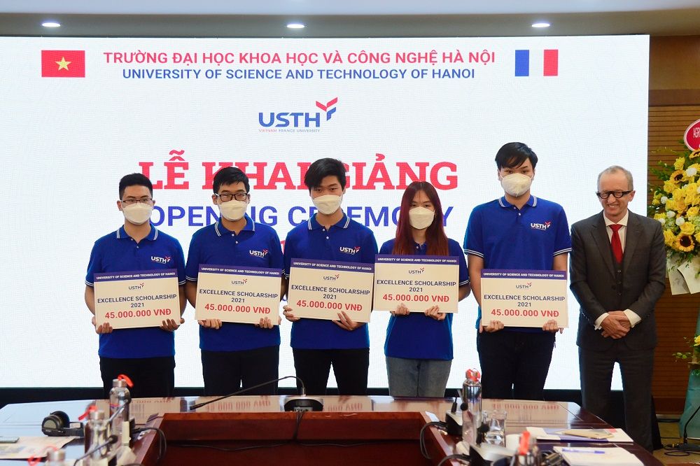 Trường USTH dành 9 tỷ đồng trao tặng học bổng năm học 2022-2023