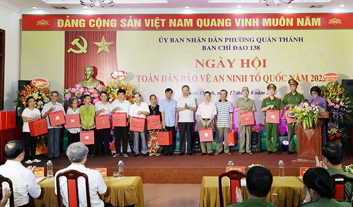 Phong trào bảo vệ an ninh tổ quốc phải được gắn kết chặt chẽ với các phong trào thi đua yêu nước