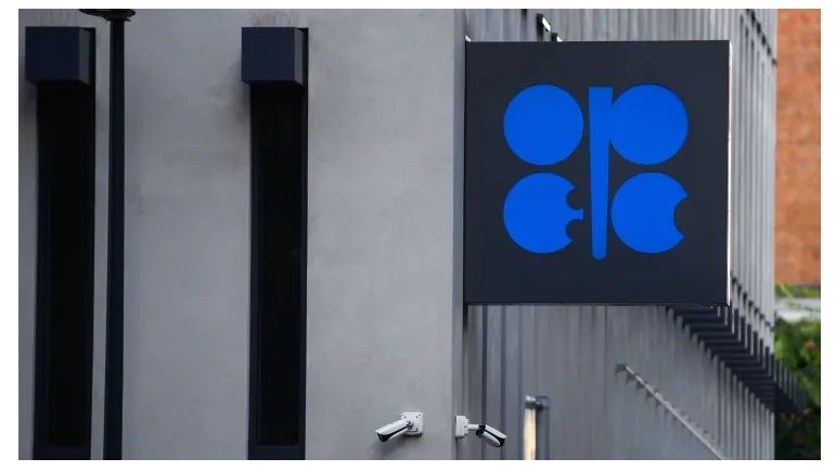 OPEC+ xem xét cắt giảm mạnh sản lượng dầu mỏ