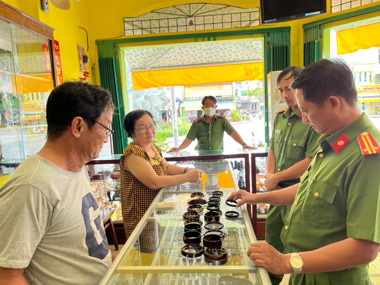 Kiên Giang: Tịch thu nhiều sản phẩm chế tác từ rùa biển buôn bán trái phép