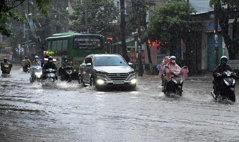 Bắc Bộ nắng hanh khô, Nam Bộ mưa giông vào chiều tối