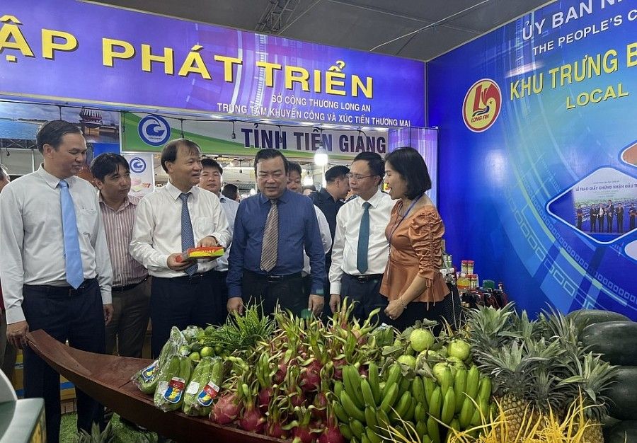 Khai mạc hội chợ triển lãm hàng công nghiệp nông thôn tiêu biểu khu vực phía Nam