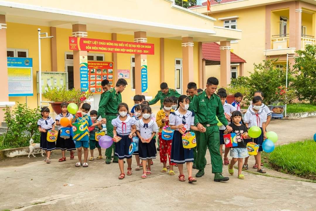 Thắm tình quân dân nơi biên giới