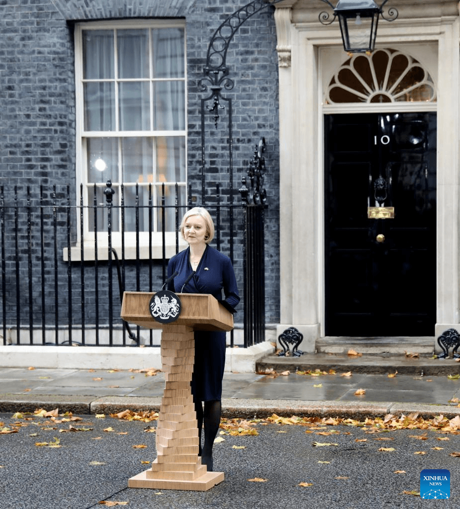 Thủ tướng Anh Liz Truss từ chức, tuần tới sẽ bầu người kế nhiệm