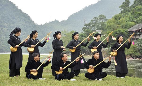 Phát triển du lịch từ các  CLB văn hóa dân gian vùng đồng bào dân tộc thiểu số