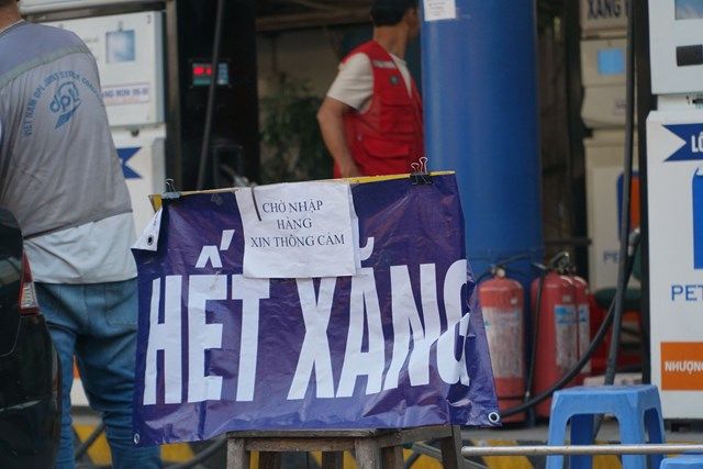 Bán lẻ xăng dầu qua thùng, can, chai... có bị xử phạt?