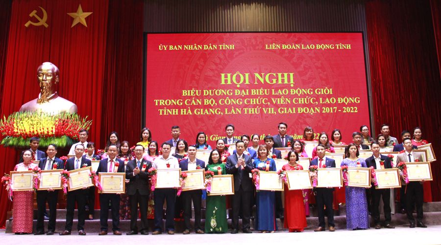 Hà Giang biểu dương điển hình tiên tiến trong cán bộ, viên chức giai đoạn 2017 - 2022