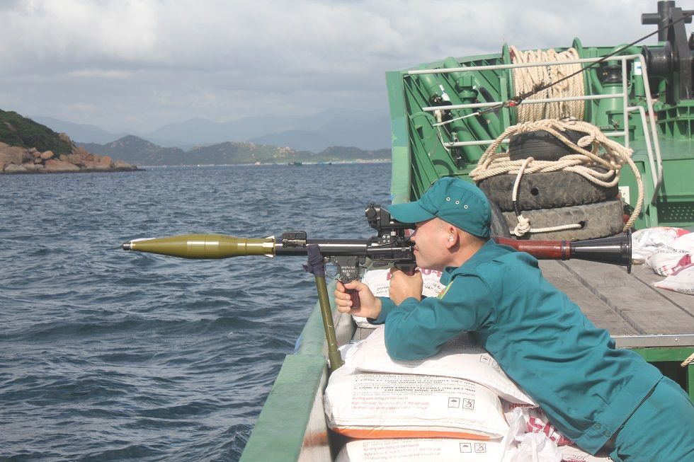 Hải đội dân quân thường trực tỉnh Khánh Hòa kiểm tra bắn đạn thật