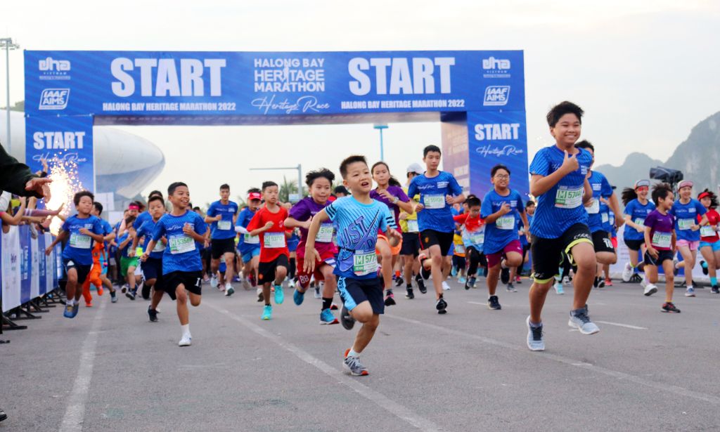 Gần 6.000 VĐV chinh phục Giải Marathon Quốc tế Di sản Vịnh Hạ Long 