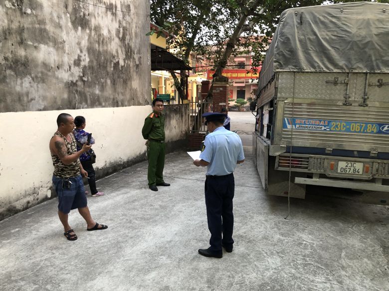 Cục QLTT Hà Giang: Buộc tiêu hủy gần 4 tấn hoa quả tươi không đủ điều kiện lưu thông