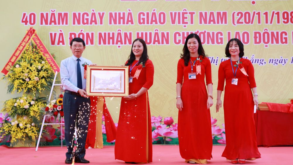 Chủ tịch UBND tỉnh Lê Ánh Dương: Phát huy truyền thống, giữ vững danh hiệu lá cờ đầu giáo dục bậc tiểu học