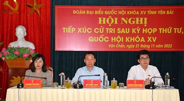 Bí thư Tỉnh ủy – Trưởng đoàn Đại biểu Quốc hội tỉnh Yên Bái tiếp xúc cử tri huyện Văn Chấn