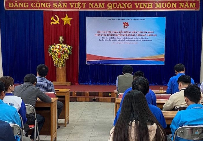 Tập huấn kiến thức, kỹ năng thông tin, tuyên truyền về dân tộc, tôn giáo cho đoàn viên, thanh niên