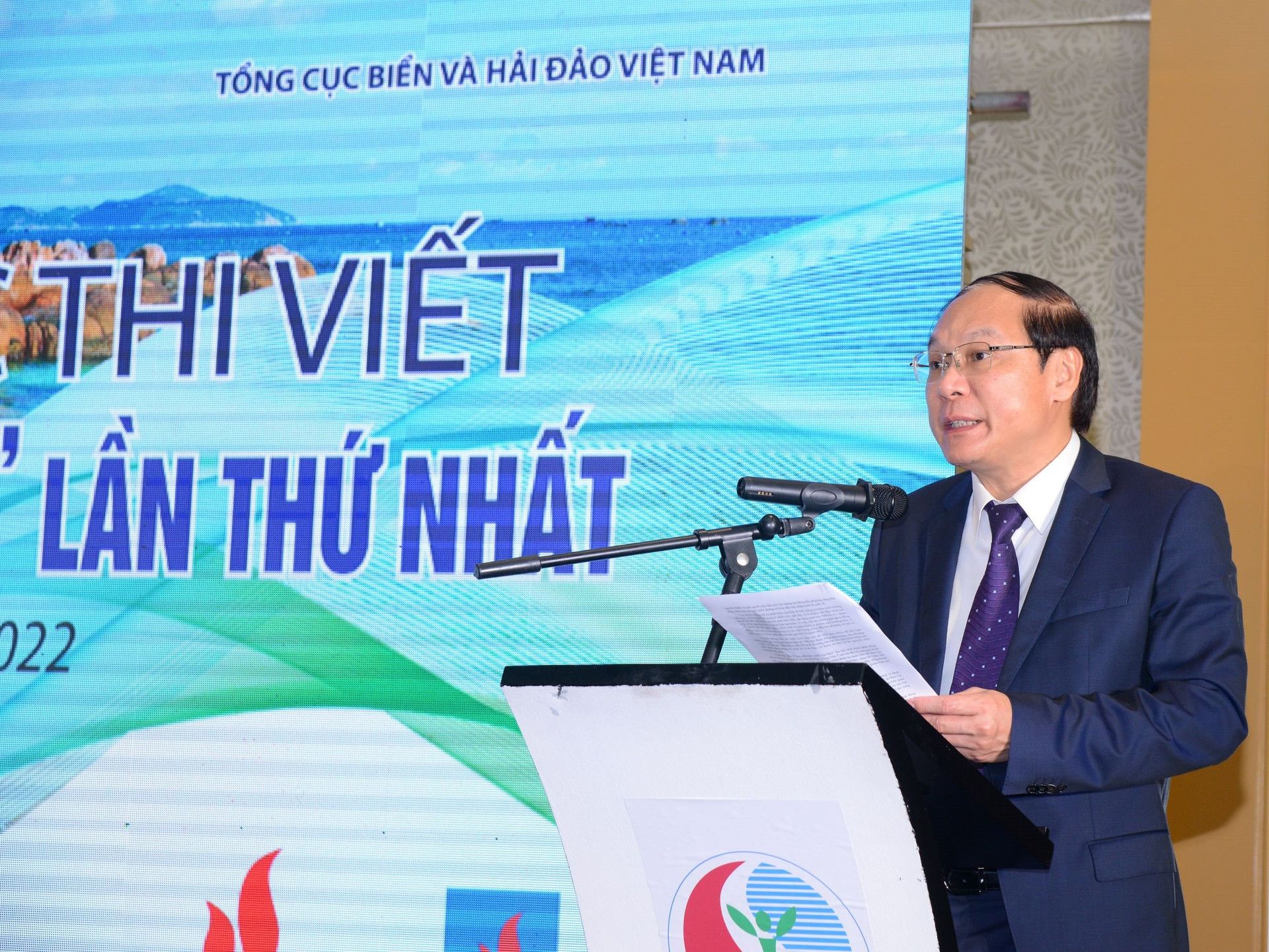 14 tác phẩm đoạt giải Cuộc thi viết “Cùng giữ màu xanh của biển”