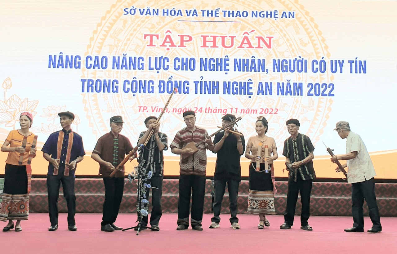 Nghệ An: Tập huấn nâng cao năng lực cho nghệ nhân, người có uy tín