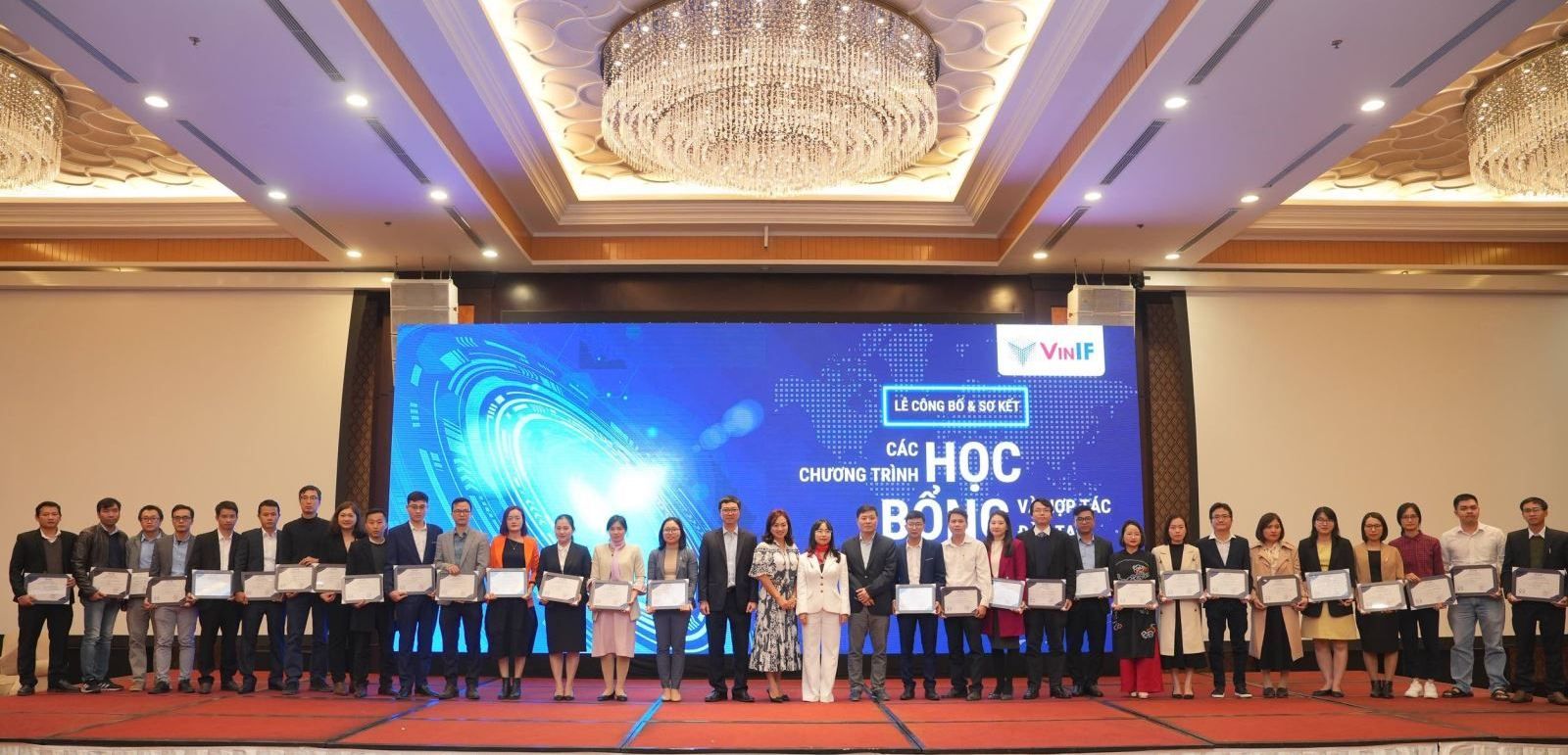 VinIF trao 360 suất học bổng cho các học viên cao học, nghiên cứu sinh và tiến sĩ xuất sắc